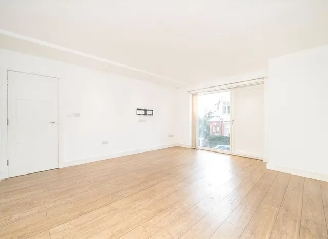 Denehurst Gardens, Acton, W3, photo 2