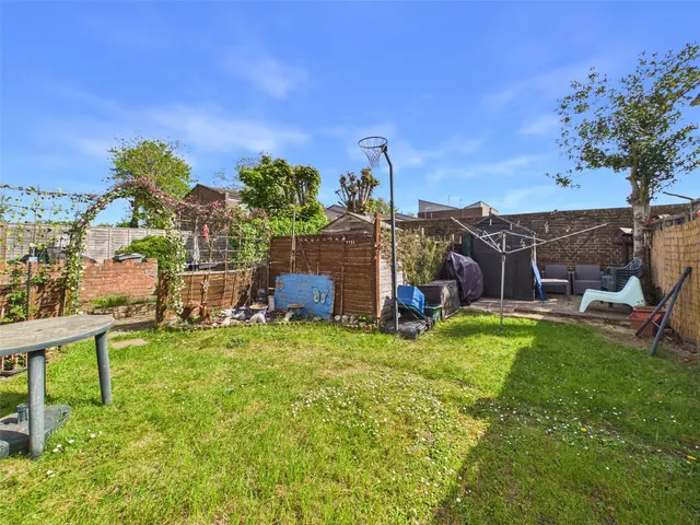 Elmcroft Close, Feltham, TW14, photo 3