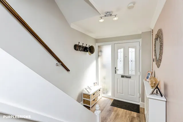 Rosedale Close, Crawley, RH11, photo 2