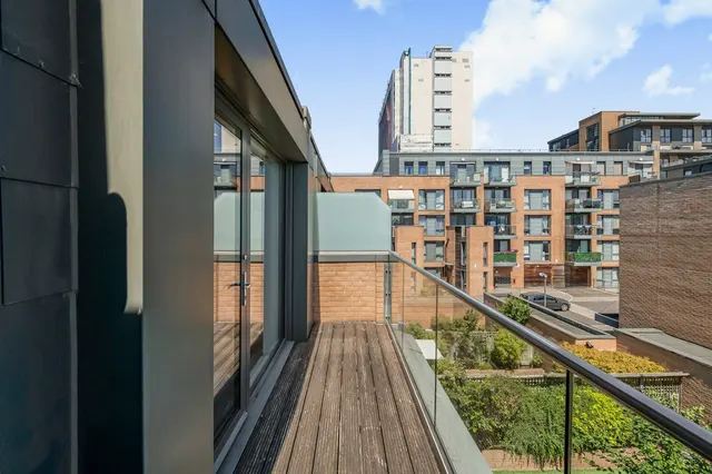 Brook Lane North, Brentford, TW8, photo 2
