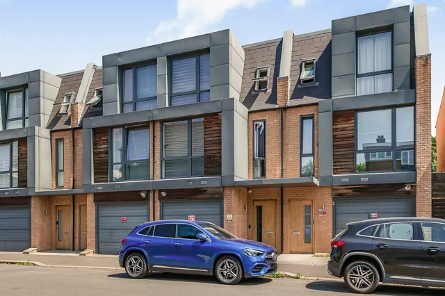 Brook Lane North, Brentford, TW8, photo 3