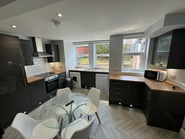 Royal Park Road, Hyde Park, LS6, photo 1