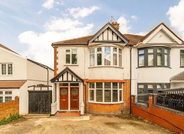 Wood Lane, Isleworth, TW7, photo 1