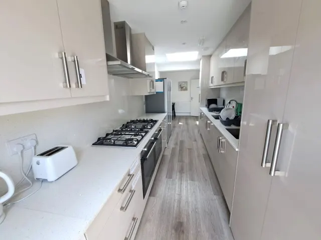 Allenby Road, Southall, UB1, photo 2