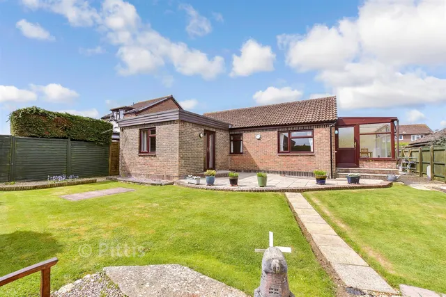 Scotts Close, Shalfleet, PO30, photo 2