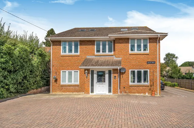 Lelant Drive, Four Marks, GU34, photo 1