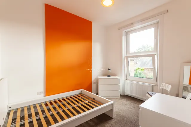 Photo 3 — Glengall Road, Kilburn, NW6 7EL