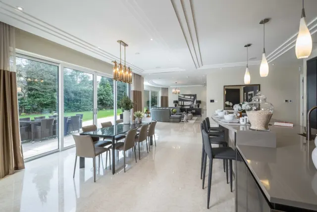 Surrey, KT13, photo 3