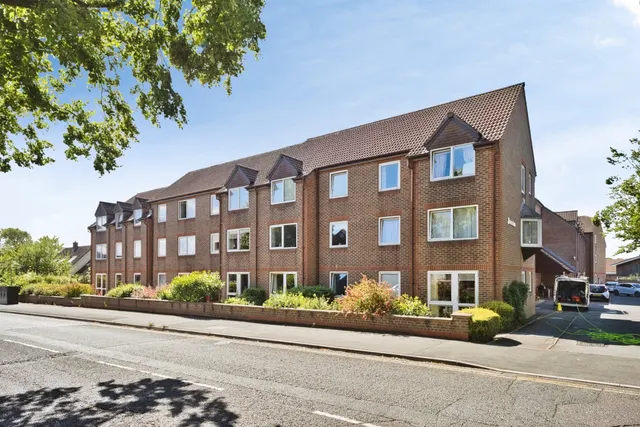 Priory Road, Wells, BA5, photo 1