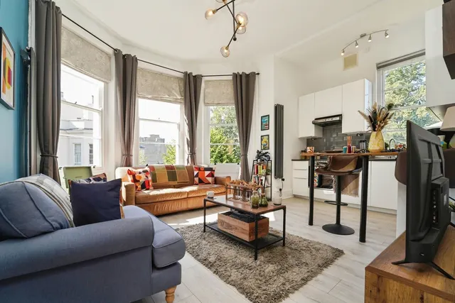 London Road, Cheltenham, GL52, photo 1
