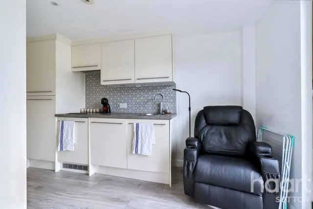 Sutton, SM3, photo 3