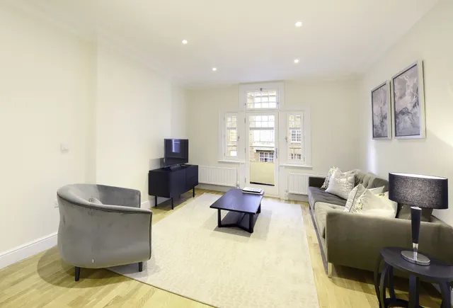 Photo 2 — 205a Hamlet Gardens, London