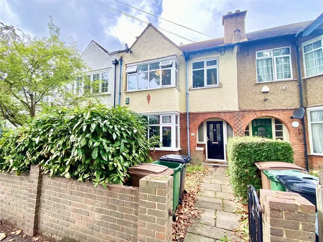 Lambourne Road, London, E11, photo 1