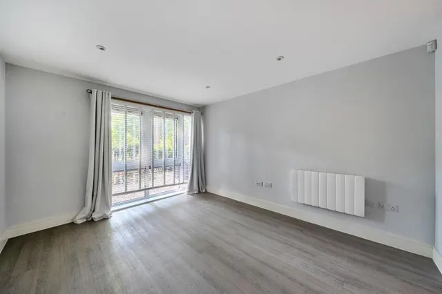 Maybury Road, Woking, GU21, photo 2