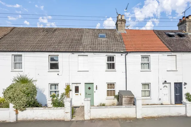 Victory Road, Horsham, RH12, photo 1