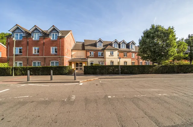 Guildford Road, Lightwater, GU18, photo 2