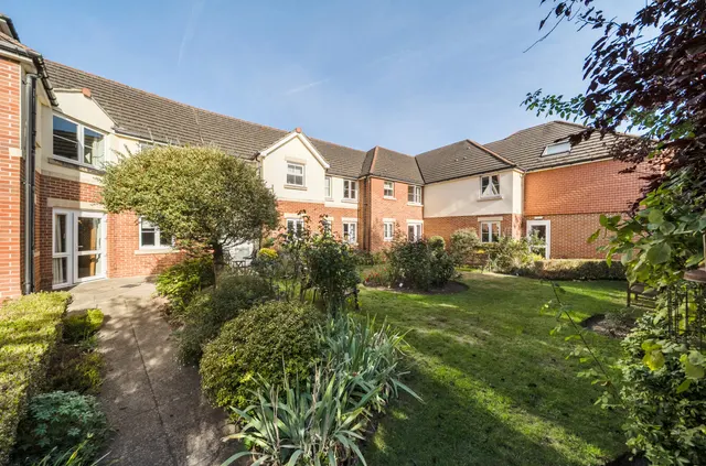 Guildford Road, Lightwater, GU18, photo 1