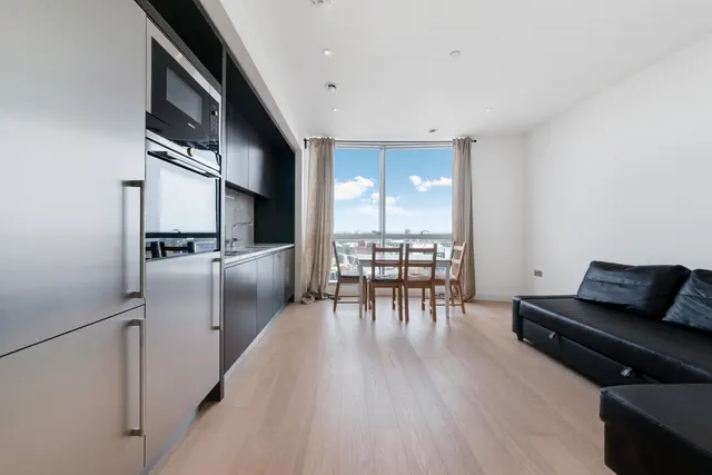 Biscayne Avenue, E14, photo 1