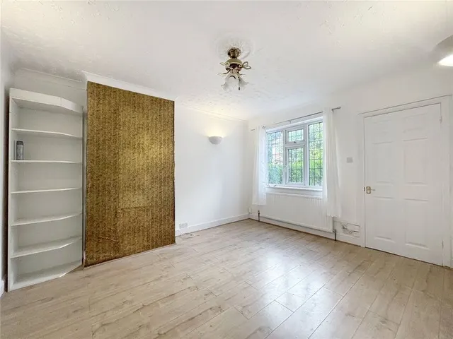 Grantham Gardens, Chadwell Heath, RM6, photo 2