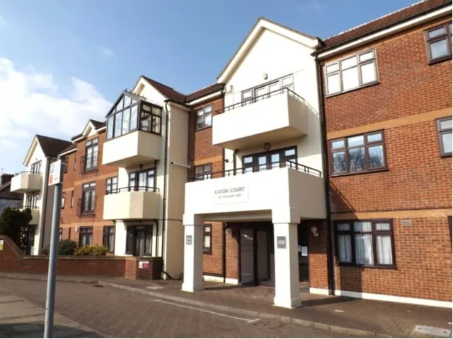 Edgware Way, HA8, photo 1