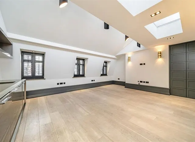 King Street, Fitzrovia & Covent Garden, WC2E, photo 2