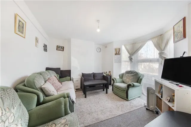 Brewery Road, London, SE18, photo 2