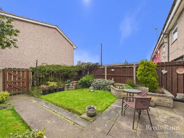 Photo 2 — Topcliffe Garth, Bransholme, East Riding of Yorkshi, HU7