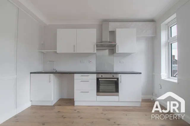 Lingfield Crescent, London, SE9, photo 3