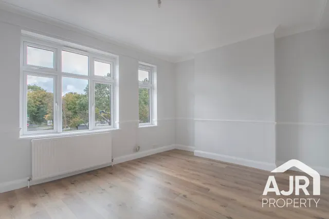 Lingfield Crescent, London, SE9, photo 2