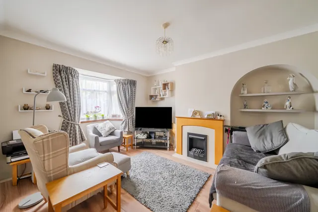 Rosebank, Epsom, KT18, photo 2