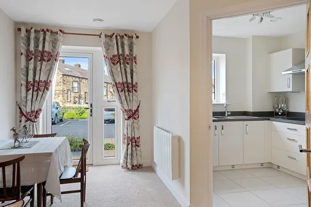 Railway Road, Ilkley, LS29, photo 3