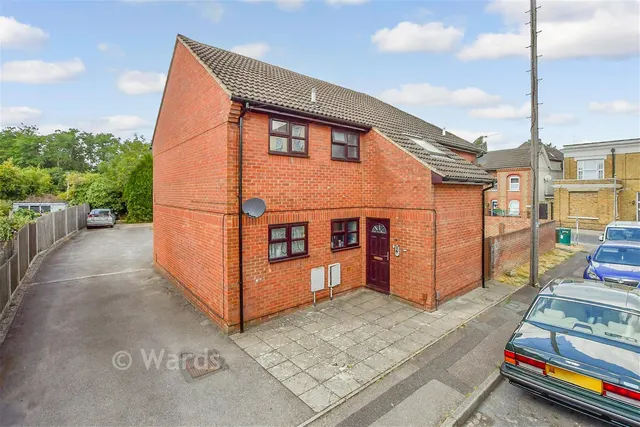 May Street, Snodland, ME6, photo 1