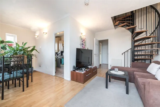 De Quincey Mews, London, E16, photo 2