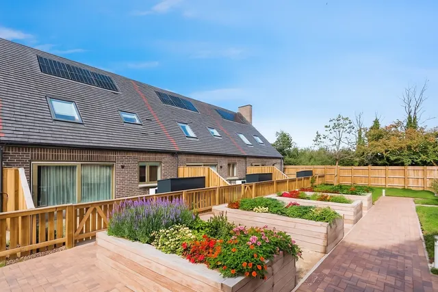 Oakfield, Swindon, SN3, photo 1