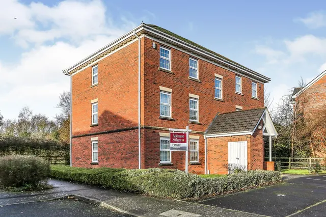 Huggins Close, CV7, photo 1