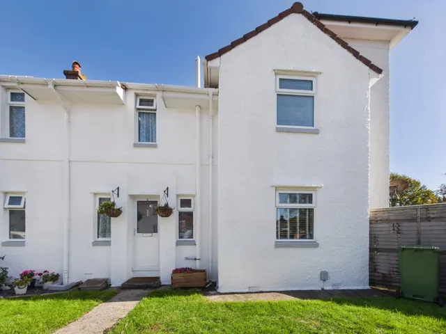 Archway Avenue, Mount Gould, PL4, photo 1