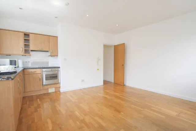 St. Albans Road, Watford, WD24, photo 1
