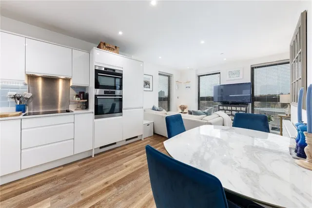 Osiers Road, London, SW18, photo 2