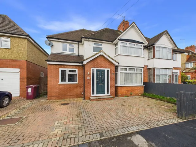 Tamarisk Avenue, Reading, RG2, photo 1