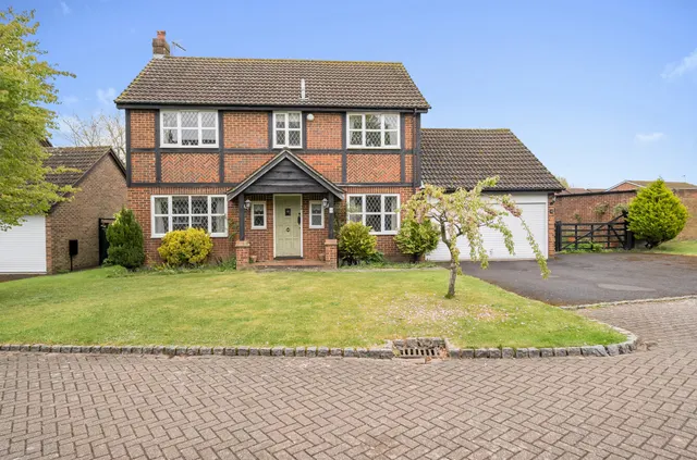 Strawberry Fields, Bisley, Woking, Surrey, GU24 9SP, photo 1