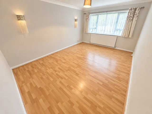 Old Ruislip Road, Northolt, UB5, photo 3