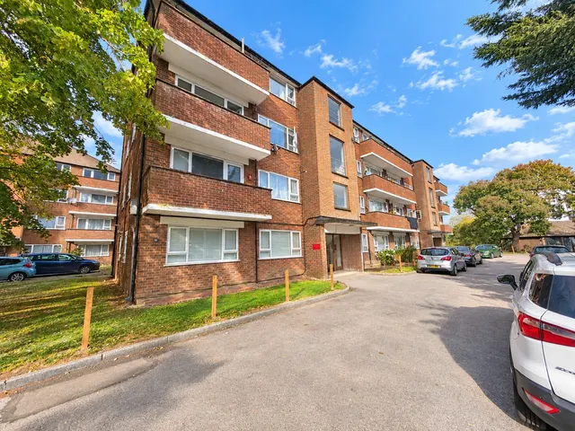 Old Ruislip Road, Northolt, UB5, photo 1