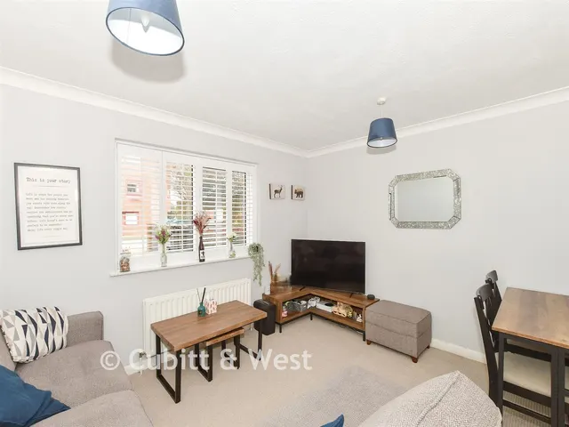 Franklynn Road, Haywards Heath, RH16, photo 2