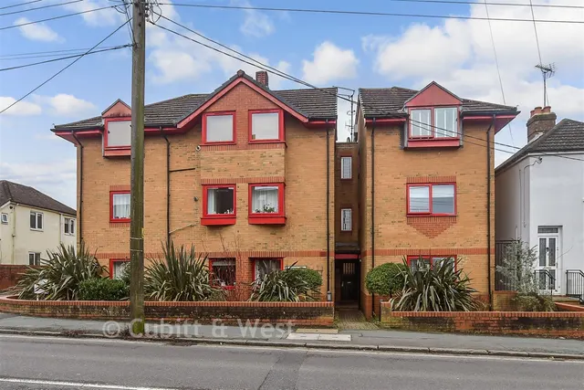 Franklynn Road, Haywards Heath, RH16, photo 1
