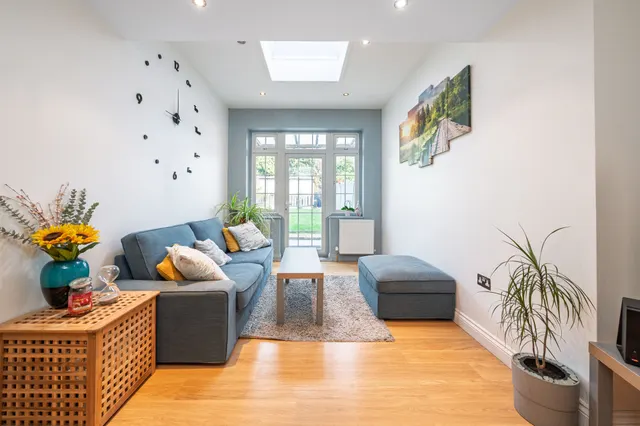 London, NW4, photo 3