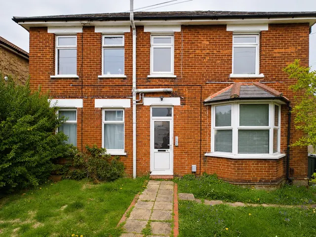 Manor Road, Guildford, GU2, photo 1