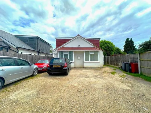 The Spur, Slough, SL1, photo 1