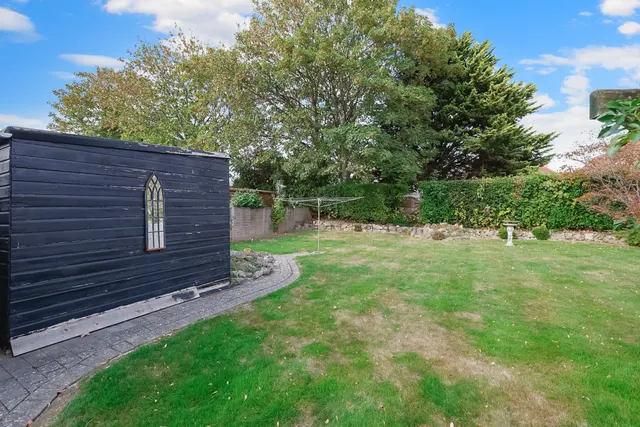 Balcombe Gardens, Horley, RH6, photo 2