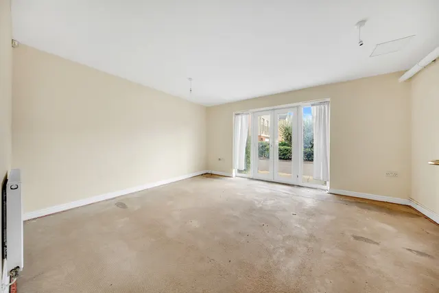 Photo 3 — 19 Blackthorn Road, Ilford, Essex, IG1 2NS