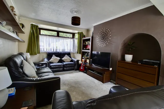 Avenue Road, Harold Wood, RM3, photo 2